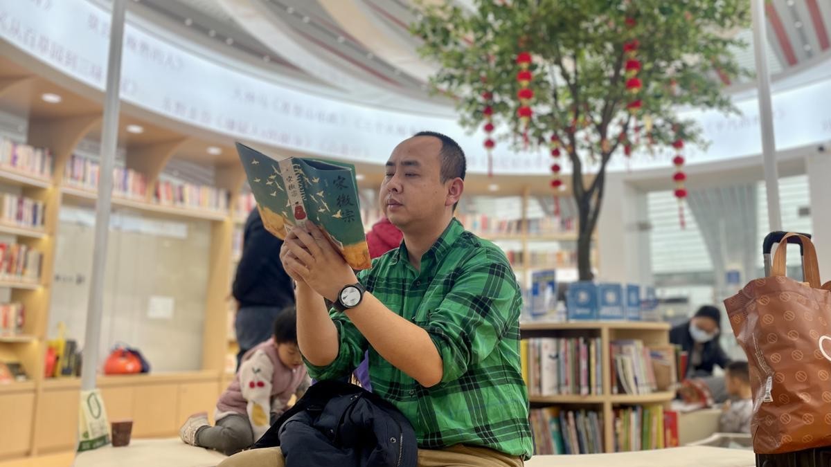 Guangzhou Baiyun Railway Station welcomes new bookstore