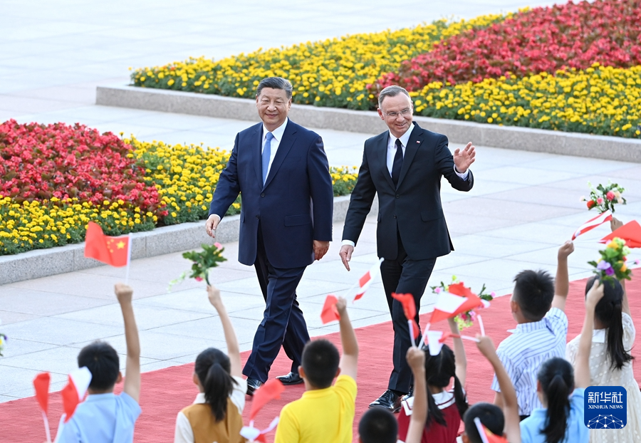 6月24日下午，国家主席习近平在北京人民大会堂同来华进行国事访问的波兰总统杜达举行会谈。这是会谈前，习近平在人民大会堂东门外广场为杜达举行欢迎仪式。新华社记者 岳月伟 摄