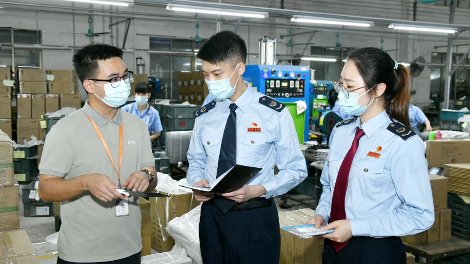 第六届广东省“人民满意的公务员”和“人民满意的公务员集体”评选表彰综述