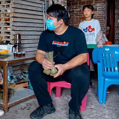 茂名鳌头镇：携着母亲带妻儿去扶贫的“第一书记”