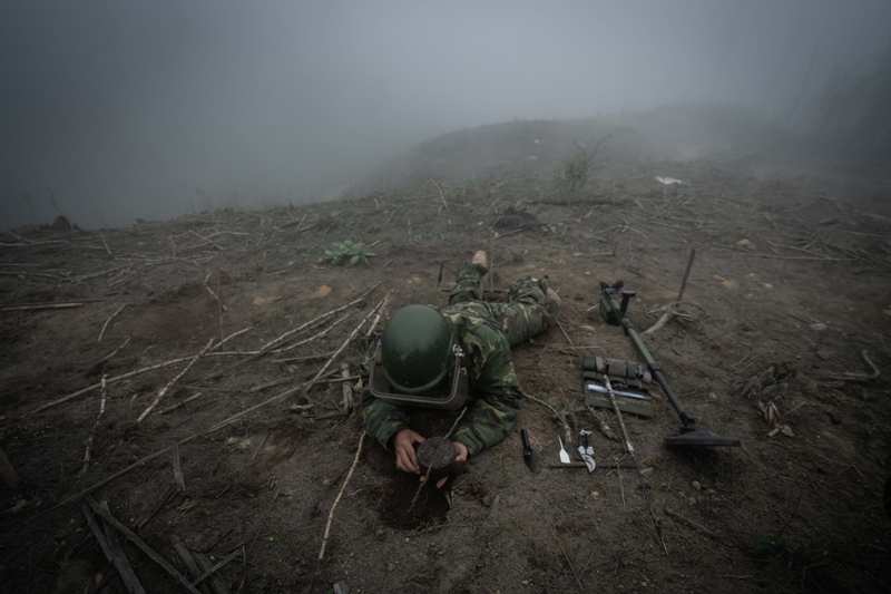 蹚过生死雷场的每一寸土地——征服“死亡地带”的扫雷战士