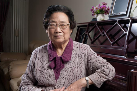 屠呦呦：把青蒿素献给世界