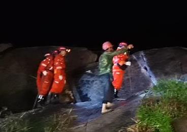 应急管理部消防救援局：目前已营救群众19人