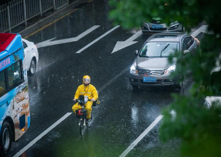 五一热门旅游城市晴雨表：深圳成都雨水打卡四天