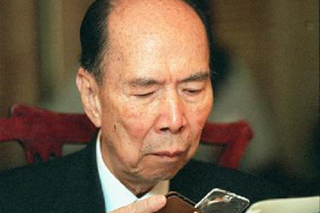 马万祺：坚持投身爱国爱澳事业