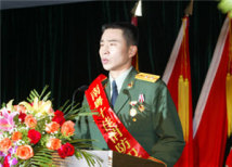“最美奋斗者”李绍苇:15年前勇救61名被困矿工 如今用心传承“英雄精神” “最美奋斗者”李绍苇:15年前勇救61名被困矿工 如今用心传承“英雄精神”
