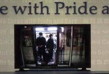 港警通报暴徒破坏港铁：违反禁制令用伞或人挡门阻拦列车运行