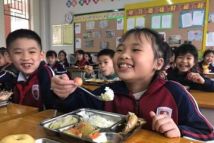 带你看后厨！肇庆城区1万余名学生统一配餐，食材、烹饪和配送安全吗？