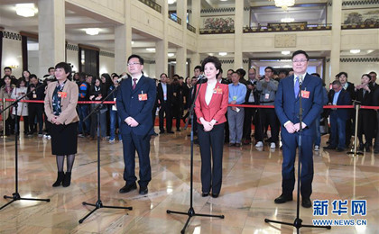 9位委员亮相首场“委员通道” 回应“探月工程”等热点话题