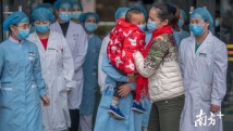 28名护士争当“临时妈妈”追踪:“我们回家过元宵!” 28名护士争当“临时妈妈”追踪:“我们回家过元宵!”