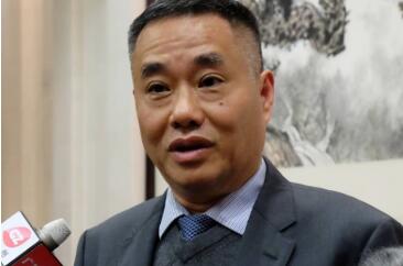 广州市人大代表赖伟民：设置补贴鼓励临街单位开放公厕