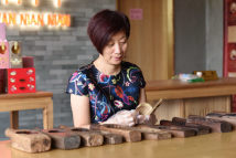 和巴基斯坦小哥哥一起穿“粤”非遗 和巴基斯坦小哥哥一起穿“粤”非遗