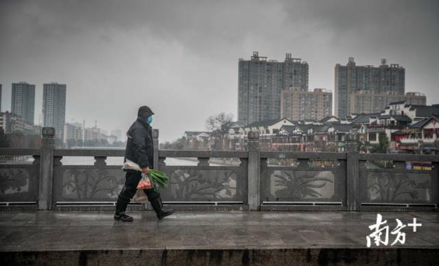 战疫影像日记｜战时封闭管理首日 直击湖北洪湖市民生活