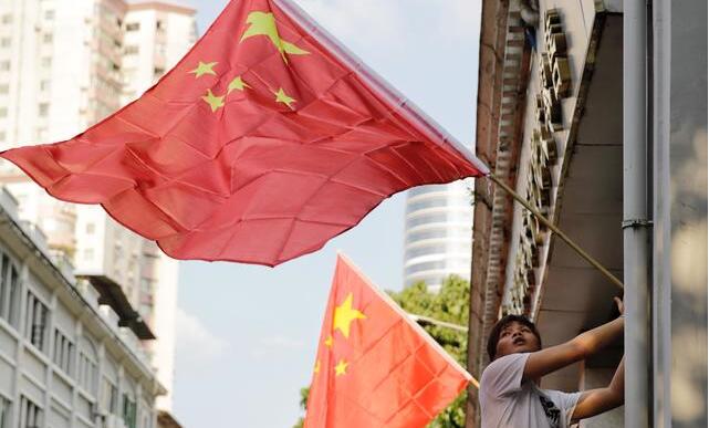 迎国庆，广州满城尽是“中国红”