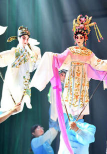 粤曲名段、本地木偶戏…… 这场文艺大餐让乡亲们过足瘾 粤曲名段、本地木偶戏…… 这场文艺大餐让乡亲们过足瘾