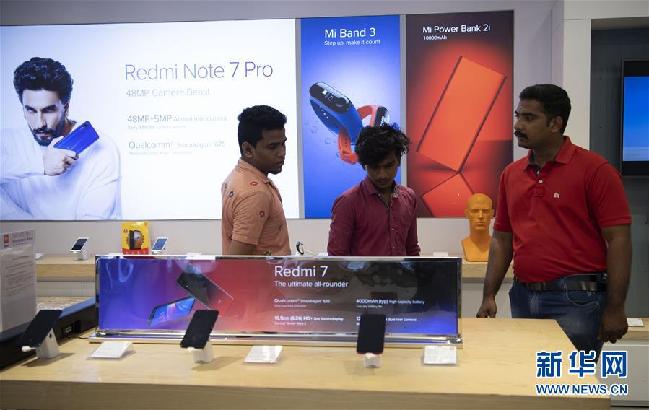 （习近平出访配合稿·图文互动）（5）特稿：电影、瑜伽、智能手机——中印两个文明古国交往“新故事”