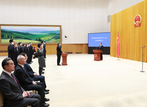 国务院举行宪法宣誓仪式 李克强总理监誓