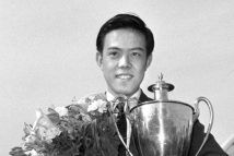 中国第一个世界冠军容国团：为中国乒乓球队注入精神与灵魂