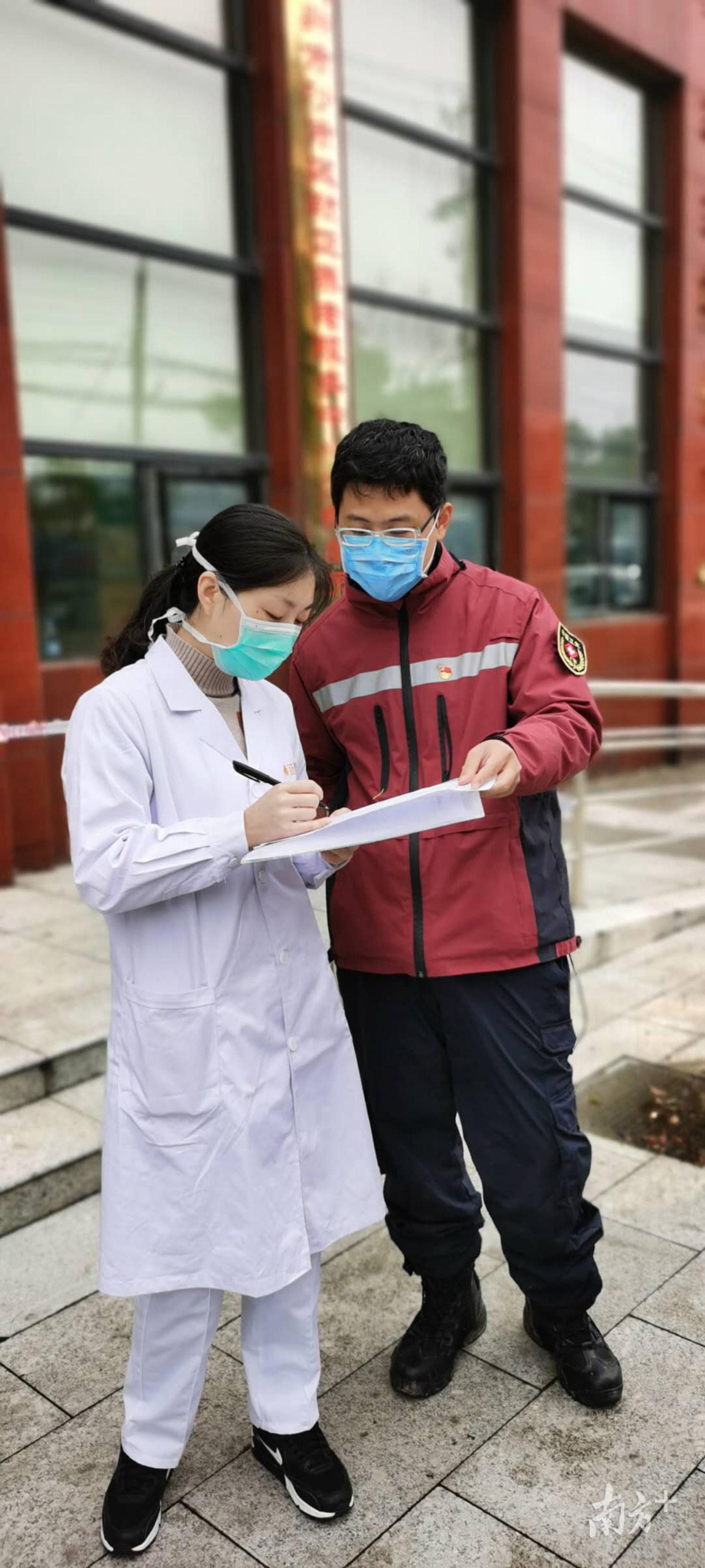 王烁同志在荆州深入社区开展流行病学调查工作