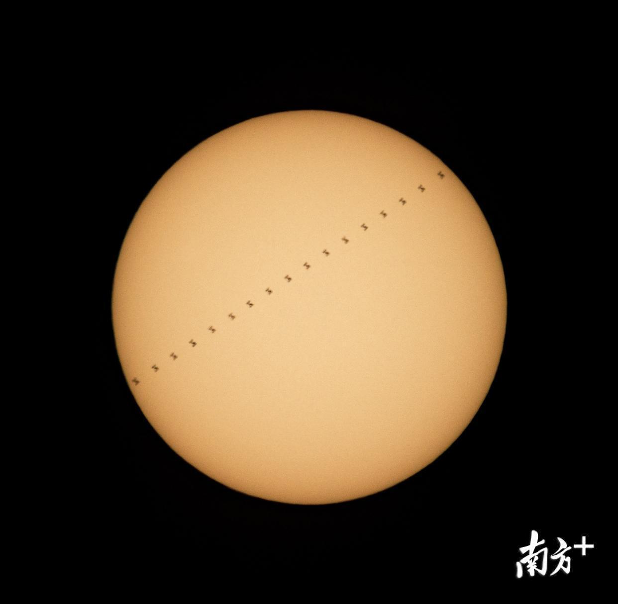 12月28日中午，广州市黄埔区上空，国际空间站凌日。圈圈为何物 摄