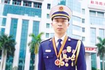 “最美奋斗者”李绍苇:15年前勇救61名被困矿工 如今用心传承“英雄精神” “最美奋斗者”李绍苇:15年前勇救61名被困矿工 如今用心传承“英雄精神”