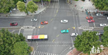 广州“最美斑马线”：为快递小哥打造过街“安全通道”
