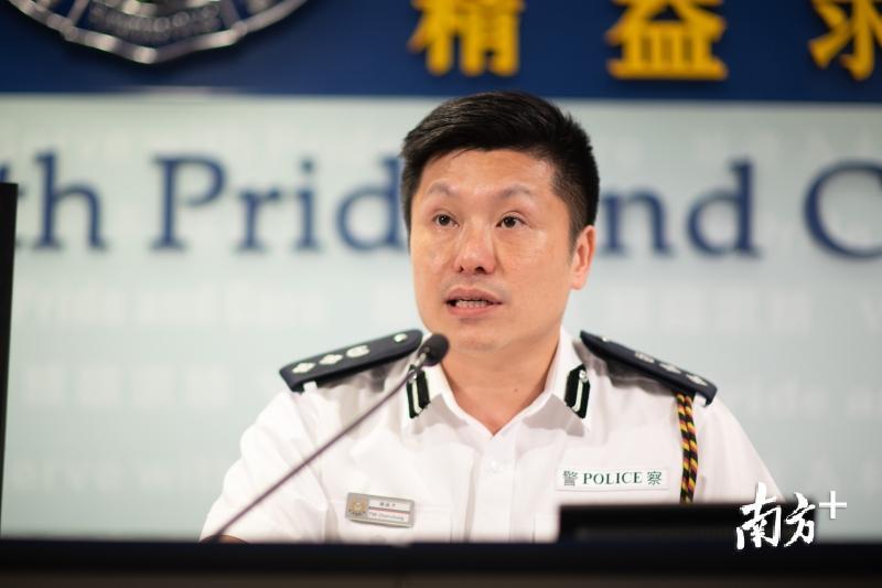 27日,有暴徒毁坏银行,焚烧商店和港铁站出入口,向深水埗警署投掷汽油