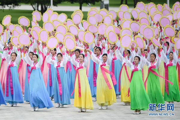 朝鲜民众热烈欢迎习近平