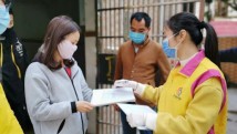 战疫“娘子军”!广场舞阿姨变身防疫宣传员 战疫“娘子军”!广场舞阿姨变身防疫宣传员