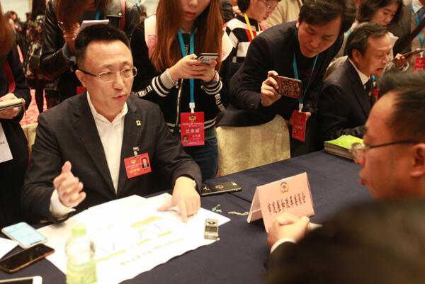 广州25个市政府工作部门接受174名政协委员现场咨询