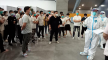 广州琶洲方舱医院内,他们主动当起了志愿者 广州琶洲方舱医院内,他们主动当起了志愿者