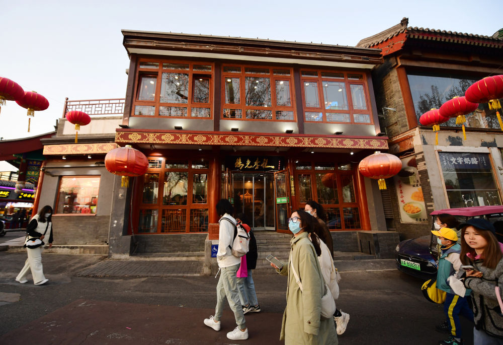 2023年3月12日拍摄的北京什刹海“鸦儿李记”饭店。新华社记者张晨霖摄