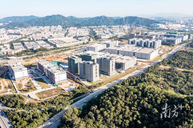 临深新一代电子信息产业基地。