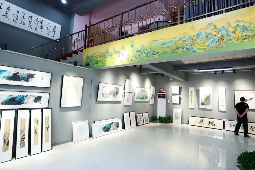 图为阿文的墙绘公司。受访者供图