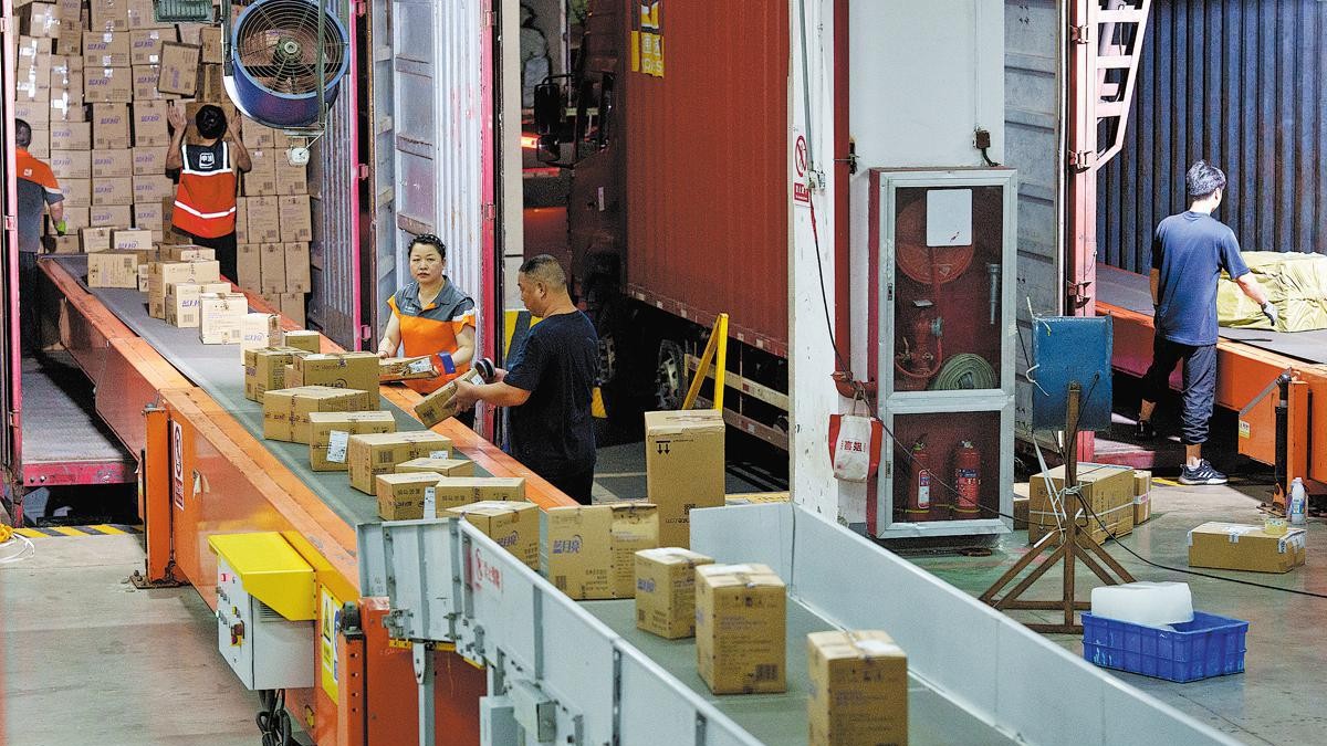 Over 140 billion parcel deliveries made in China this year