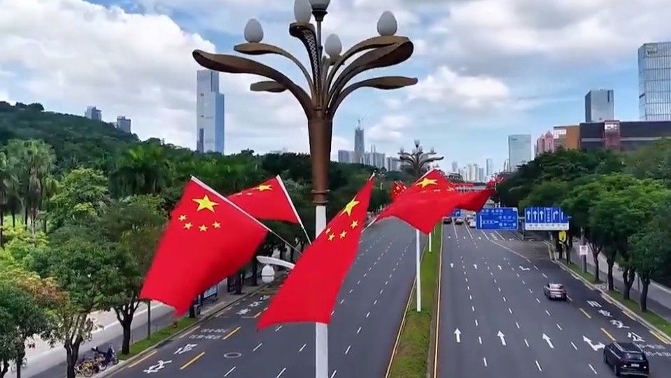 国庆氛围拉满！深圳连夜上线“中国红”滤镜