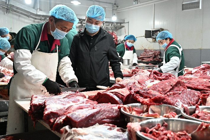 “新质供给”推出后，文水肉牛产业从养殖延伸到了深加工等环节。（拍摄 武六红）