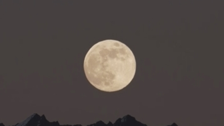 中秋节可赏“超级月亮”，最圆时刻为→