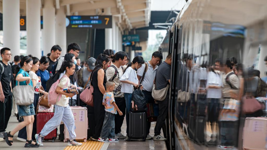 National Day holiday travel rush starts across China
