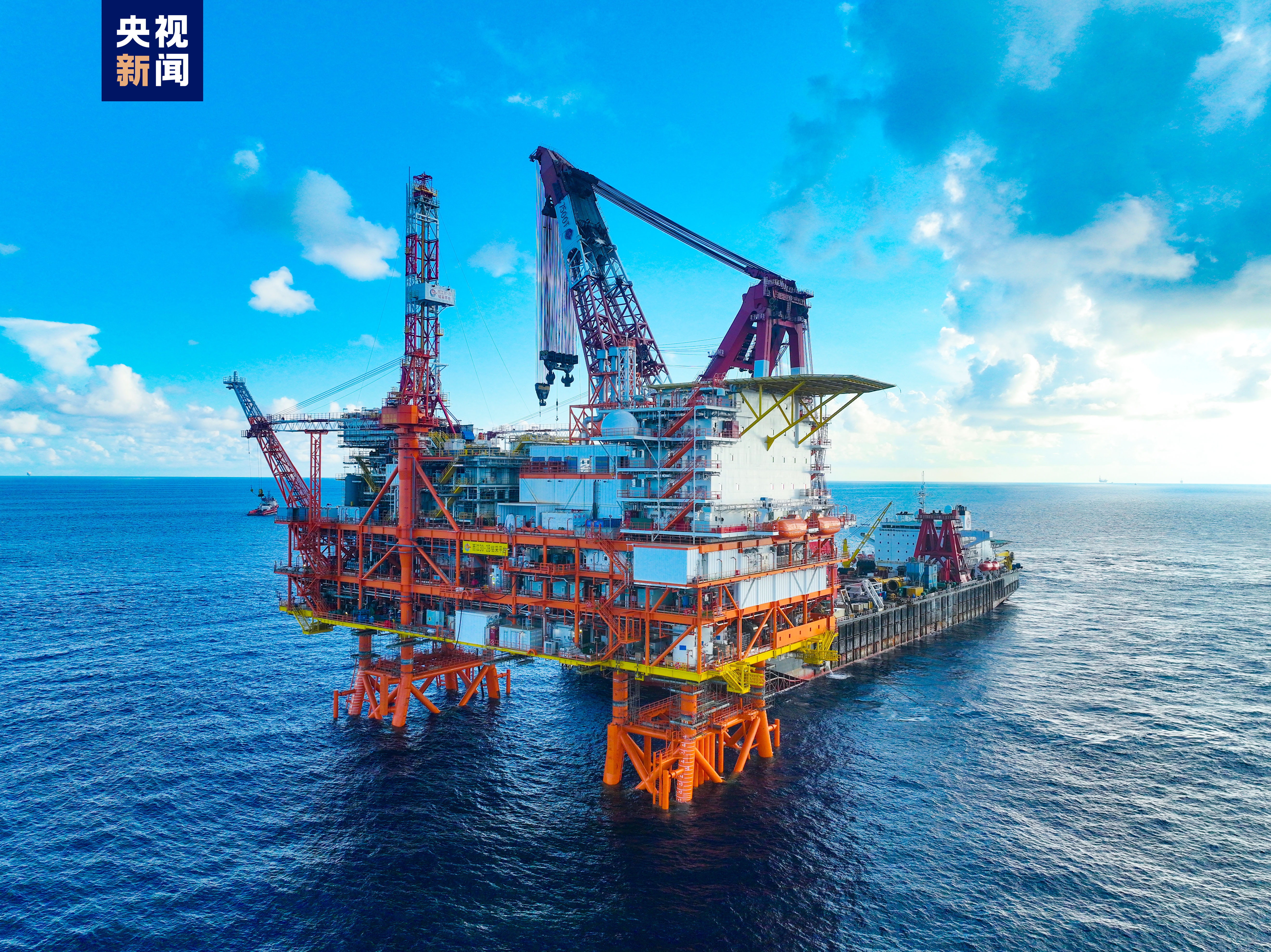 用钢量超2个“小蛮腰”！万吨级海洋油气平台完成海上安装