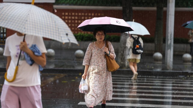 Guangdong to experience scattered heavy rains despite the sweltering heat