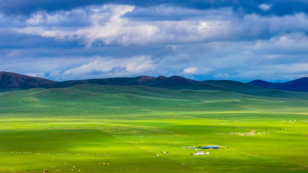Scenery of grassland in West Ujimqin Banner of Xilingol League, China's Inner Mongolia