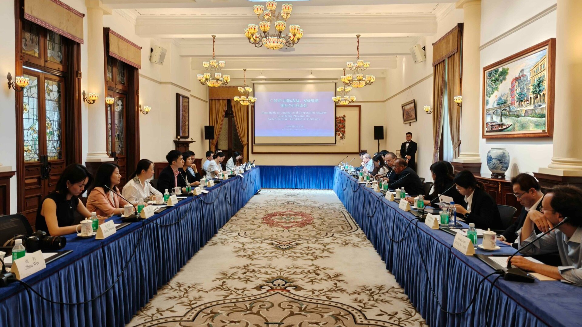 Guangdong hosts roundtable to boost int'l cooperation with friendship cities and organizations