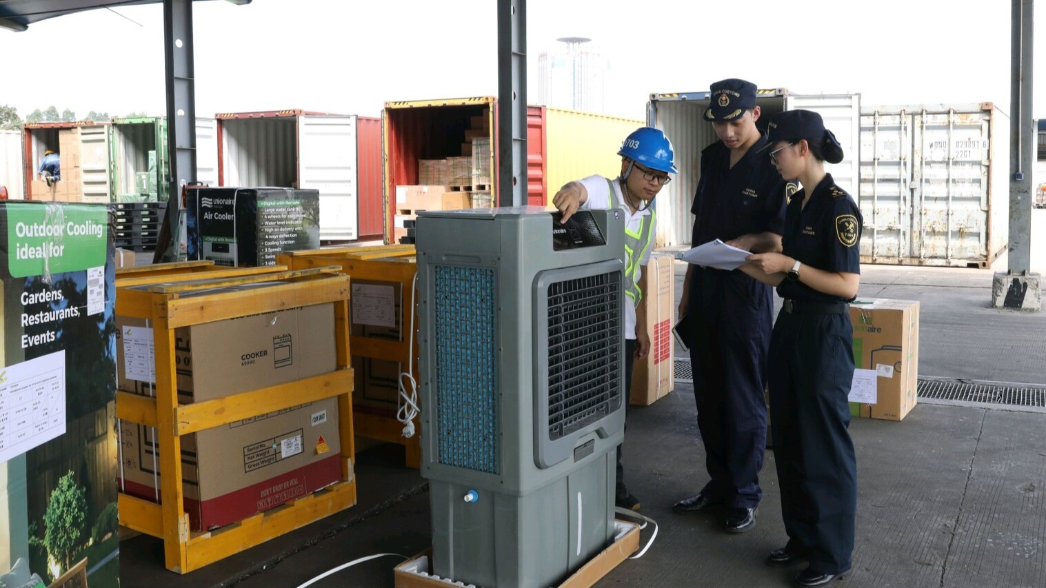 First batch of imported exhibits for 138th Canton Fair cleared by customs