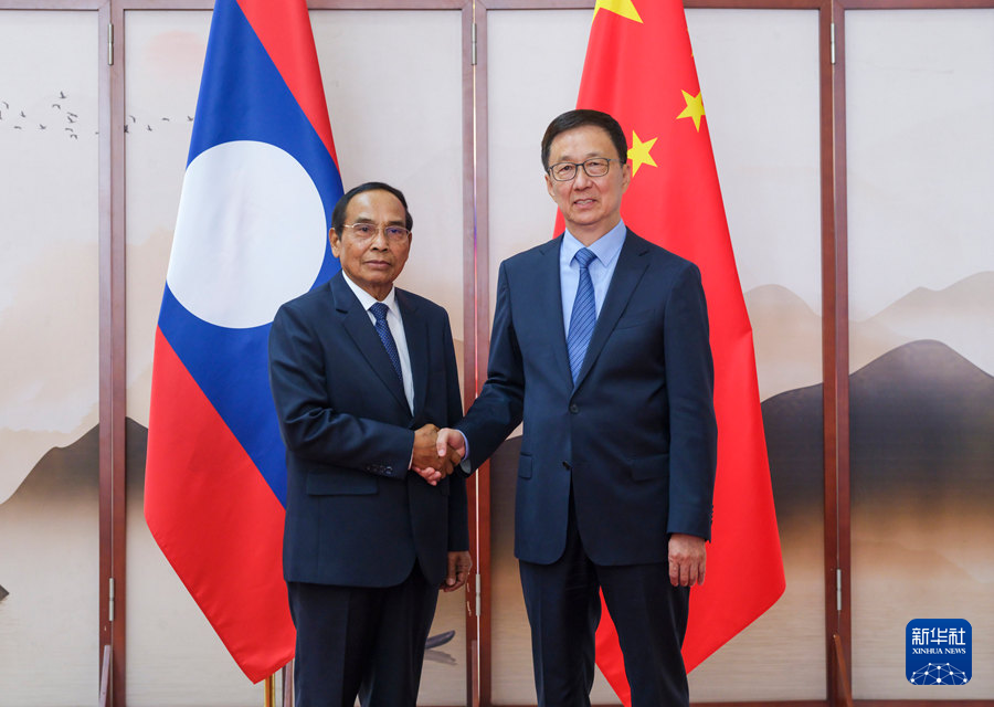 9月16日,国家副主席韩正在广西南宁会见来华出席第22届中国-东盟博览会暨中国-东盟商务与投资峰会的老挝国家副主席本通。新华社记者 丁林 摄