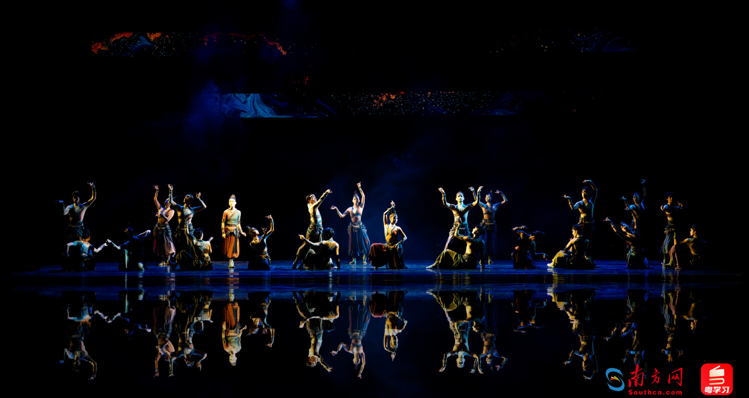 《铅华·满壁》