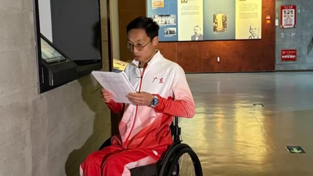 从讲解员到冠军 轮椅“剑客”黄晋冬的蜕变之路