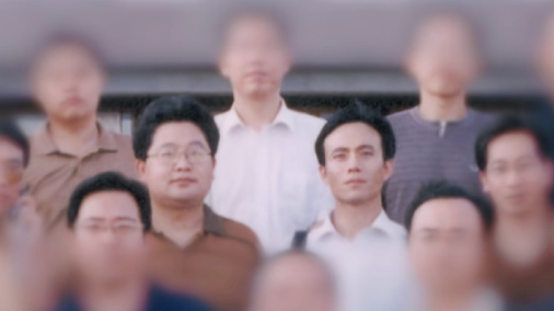 “我对着那捧黄土呆了一个下午”，广州大学网红教授发文悼友感动网友