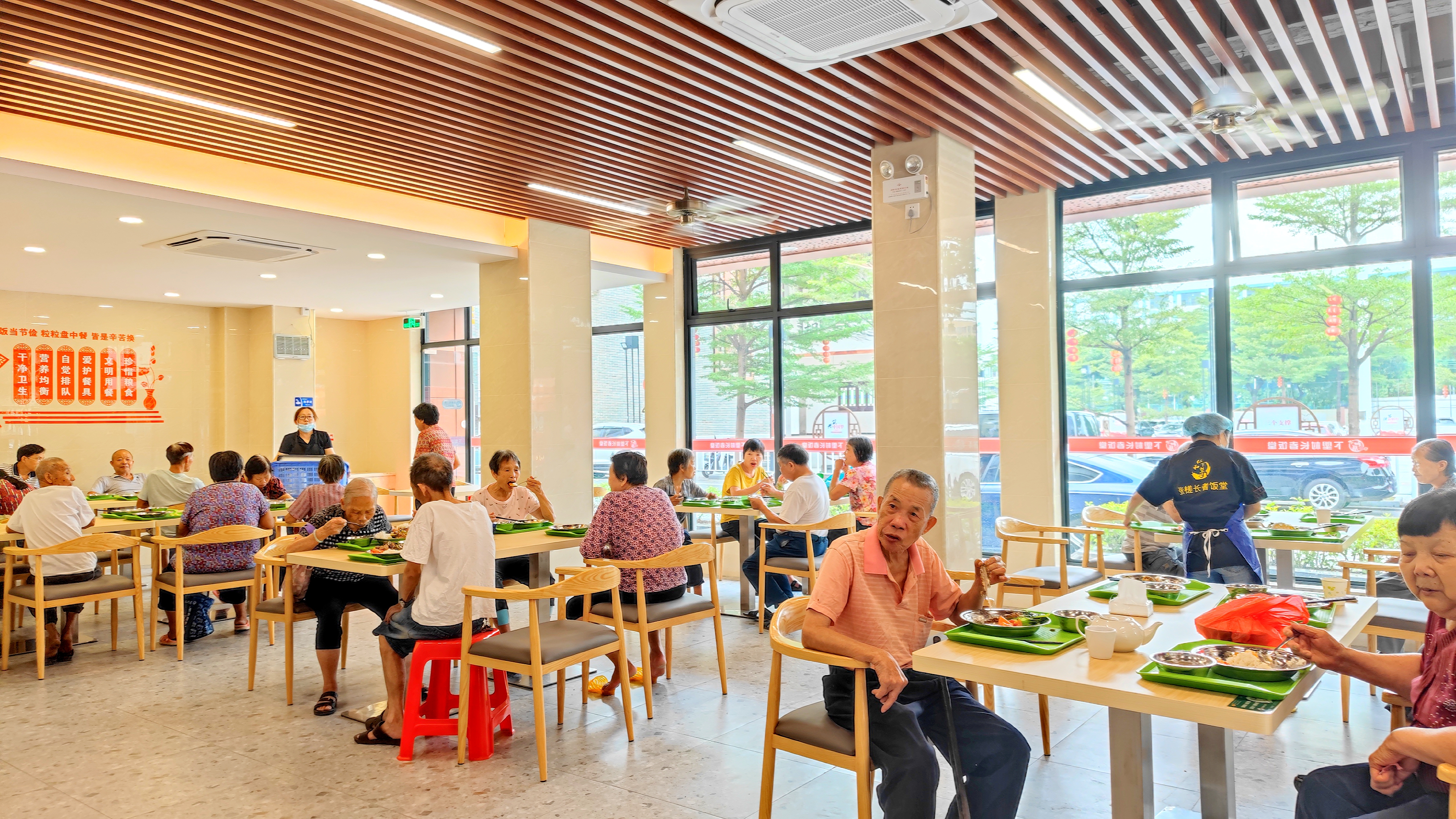 张槎街道下朗村长者食堂