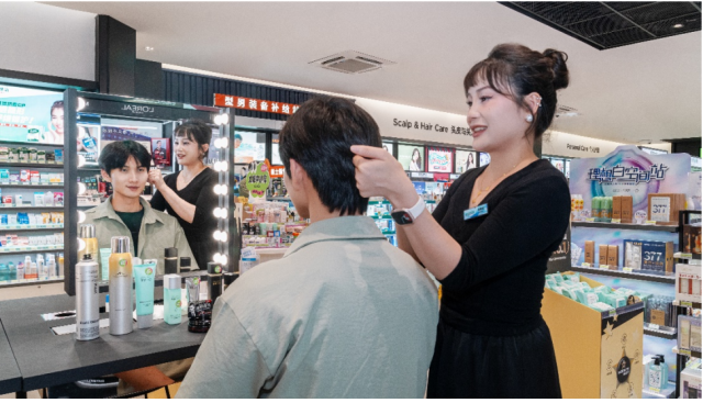 屈臣氏部分门店设立了男士专属护理专区。